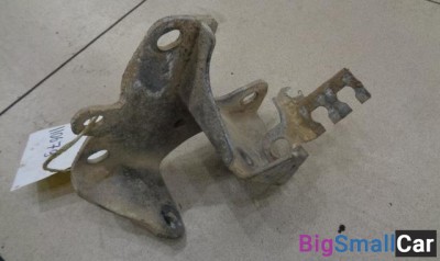 Кронштейн задней балки левый от Renault Megane 2 2002-2008