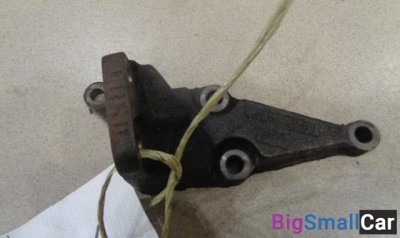 Кронштейн двигателя правый от Toyota CorollaVerso E121, R10 2004-2009