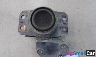 Опора двигателя правая от Peugeot 307  2001-2008