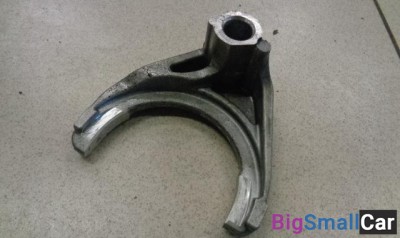 Вилка включения  (5 передачи) от Toyota Corolla E150 2006-2013