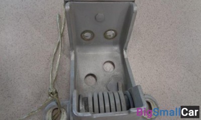 Петля двери багажника правая от Land Rover Range Rover 3 2002-2012