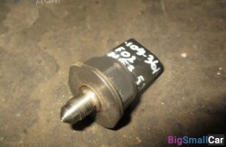 Датчик в топливной рампе n63 5.0 (13 Подготовка и регулир. рабочей смеси) 13537537319